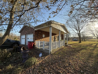 Brick Home on 1.42+/- Acres in Hestand, KY - image 9