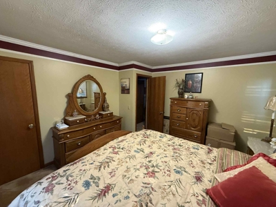 Brick Home on 1.42+/- Acres in Hestand, KY - image 23