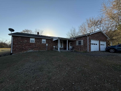 Brick Home on 1.42+/- Acres in Hestand, KY - image 8