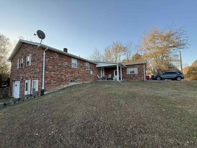 Brick Home on 1.42+/- Acres in Hestand, KY - image 6