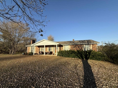 Brick Home on 1.42+/- Acres in Hestand, KY - image 7