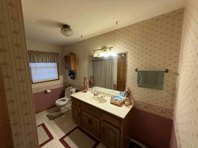 Brick Home on 1.42+/- Acres in Hestand, KY - image 17