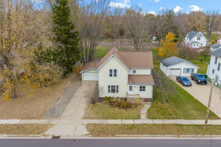 Welcoming 2-Story Home in Reedsburg WI - image 35