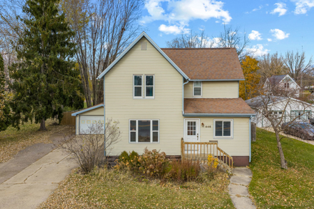 Welcoming 2-Story Home in Reedsburg WI - image 1