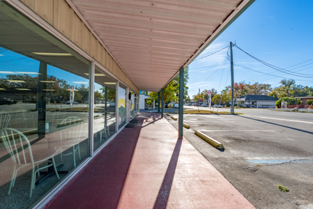 Commercial Live Oak Sub Shop for Sale in Suwannee County - image 5