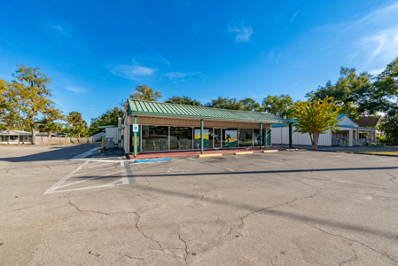 Commercial Live Oak Sub Shop for Sale in Suwannee County - image 50