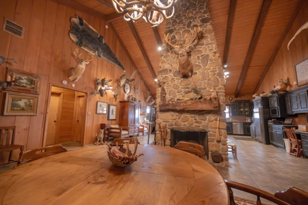 Premier Turnkey Duck & Deer Property With First Class Lodge - image 9