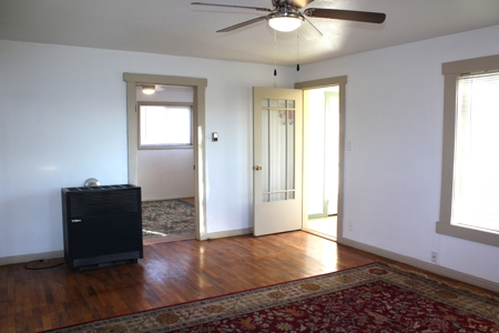 Totally Updated and Remodeled Cottage! - image 6