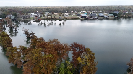 Beautiful Lake Home for Sale in North Wilderness Subdivision - image 11
