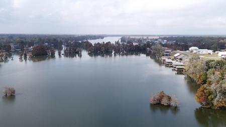 Beautiful Lake Home for Sale in North Wilderness Subdivision - image 6