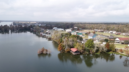 Beautiful Lake Home for Sale in North Wilderness Subdivision - image 9