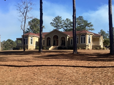 Luxury and charm all in one with acreage in Andalusia Alabama - image 23