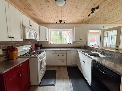 Downeast Lakefront Cottage - Robbinston, Maine - image 18