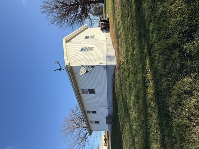 Cozy 2-Bed Ranch on Two Lots—Great Location in Mount Ayr! - image 4