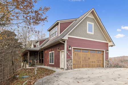 Custom-Built Home in Lake-View Community of Byrdstown, TN - image 1