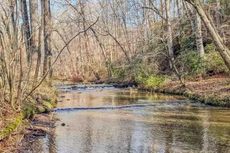 Tennessee 94 Acres of Turn-Key Country Living! - image 2