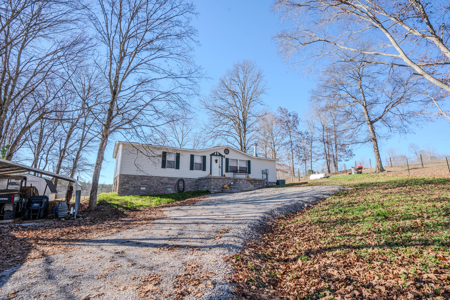 Tennessee 94 Acres of Turn-Key Country Living! - image 7