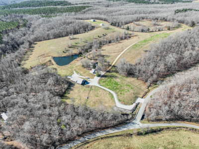 Tennessee 94 Acres of Turn-Key Country Living! - image 1