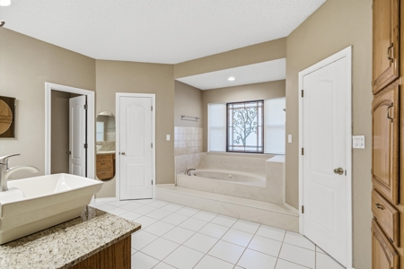 East Texas Homestead 3/3/2 Brick + Large Shop & 6.47 Wooded Acres - image 8