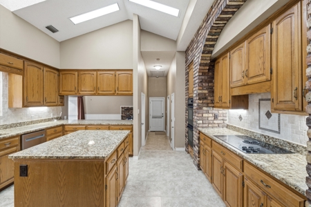 East Texas Homestead 3/3/2 Brick + Large Shop & 6.47 Wooded Acres - image 18