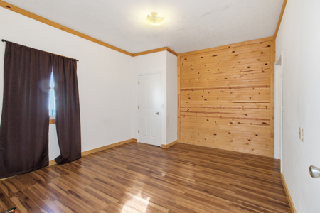 Welcome to a place with comfort, charm, and riverfront living - image 12