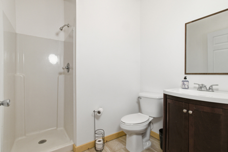 Welcome to a place with comfort, charm, and riverfront living - image 15