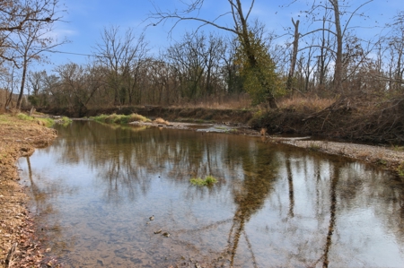 Welcome to a place with comfort, charm, and riverfront living - image 33