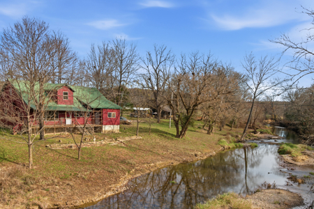 Welcome to a place with comfort, charm, and riverfront living - image 30