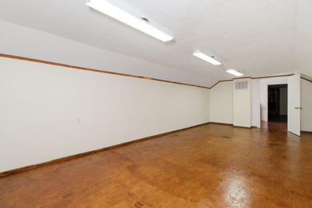 Welcome to a place with comfort, charm, and riverfront living - image 21