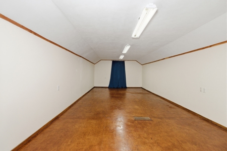 Welcome to a place with comfort, charm, and riverfront living - image 20