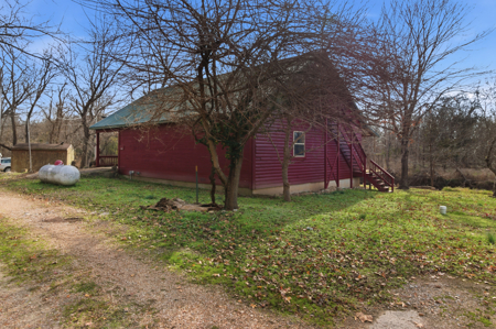 Welcome to a place with comfort, charm, and riverfront living - image 28