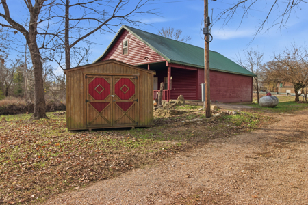 Welcome to a place with comfort, charm, and riverfront living - image 26