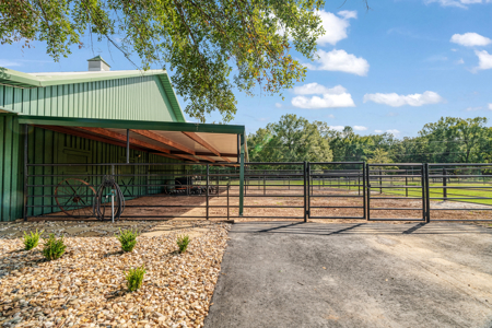 Luxury Country Estate on 26.78± Acres with Equestrian Amenities - image 32