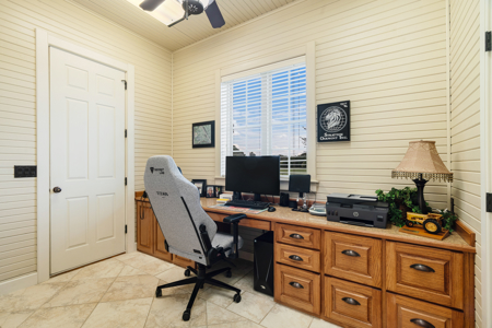 Luxury Country Estate on 26.78± Acres with Equestrian Amenities - image 11