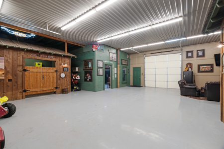 Luxury Country Estate on 26.78± Acres with Equestrian Amenities - image 39