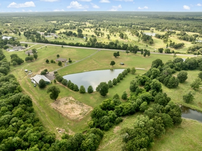 Luxury Country Estate on 26.78± Acres with Equestrian Amenities - image 10