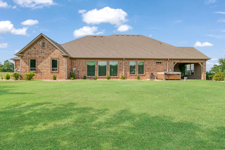 Luxury Country Estate on 26.78± Acres with Equestrian Amenities - image 4