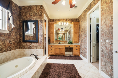 Luxury Country Estate on 26.78± Acres with Equestrian Amenities - image 24
