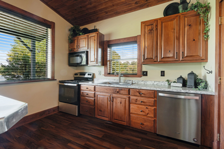 Luxury Country Estate on 26.78± Acres with Equestrian Amenities - image 48
