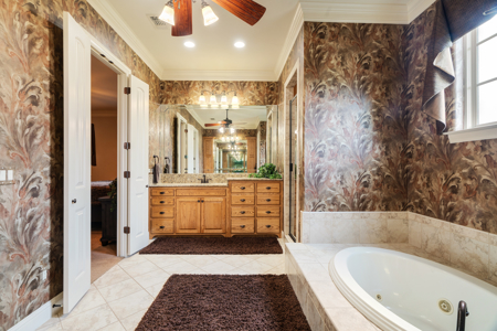 Luxury Country Estate on 26.78± Acres with Equestrian Amenities - image 25