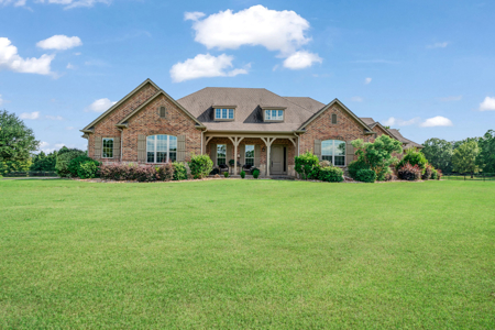 Luxury Country Estate on 26.78± Acres with Equestrian Amenities - image 2