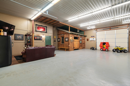 Luxury Country Estate on 26.78± Acres with Equestrian Amenities - image 36