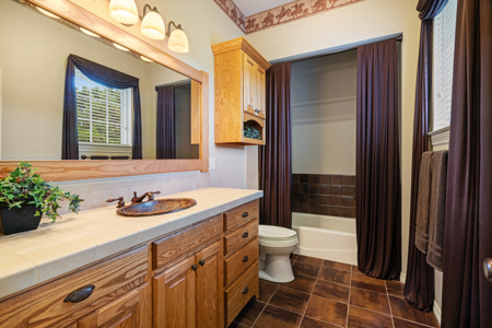 Luxury Country Estate on 26.78± Acres with Equestrian Amenities - image 28