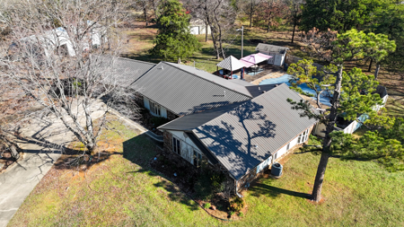 Home in ABM – Poteau, OK | 3 Bed • 2.5 Bath • Pool • Shop - image 17