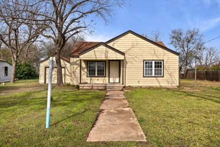 711 E Cowan Avenue Mart, TX, Modern Upgrades,  Small-Town Living - image 11