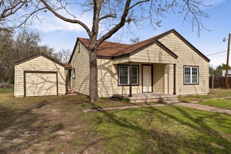 711 E Cowan Avenue Mart, TX, Modern Upgrades,  Small-Town Living - image 5