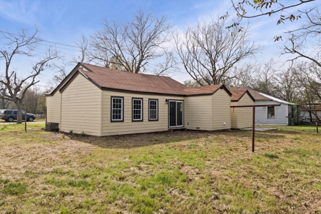 711 E Cowan Avenue Mart, TX, Modern Upgrades,  Small-Town Living - image 8