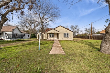 711 E Cowan Avenue Mart, TX, Modern Upgrades,  Small-Town Living - image 1