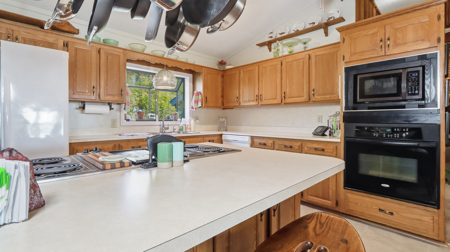 Luxury Bull Shoals Lakefront Home on 5.86 Acres with Dock & Shops - image 15