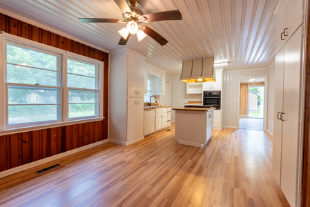 Home is located in a quiet, established neighborhood in Camilla - image 25